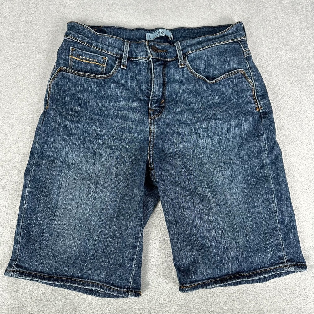 Levi Strauss Bermuda Shorts Women's 8 Blue Mid Rise Medium Wash Embroidered
